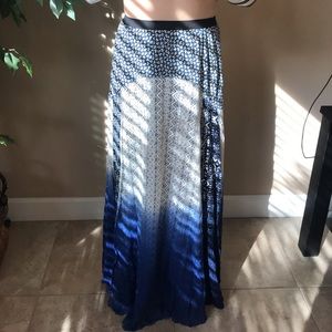 Gimmicks by Bke paneled printed skirt Size Small